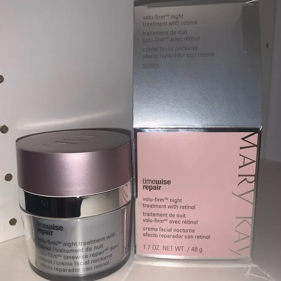 Mary Kay nighttime treatment with retinol - Picture 1 of 5